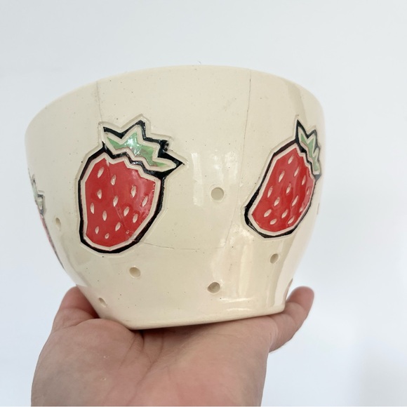 Strawberry Design Ceramic Bowl Colander in Cream and Red READ NOTES Crack - Picture 2 of 8